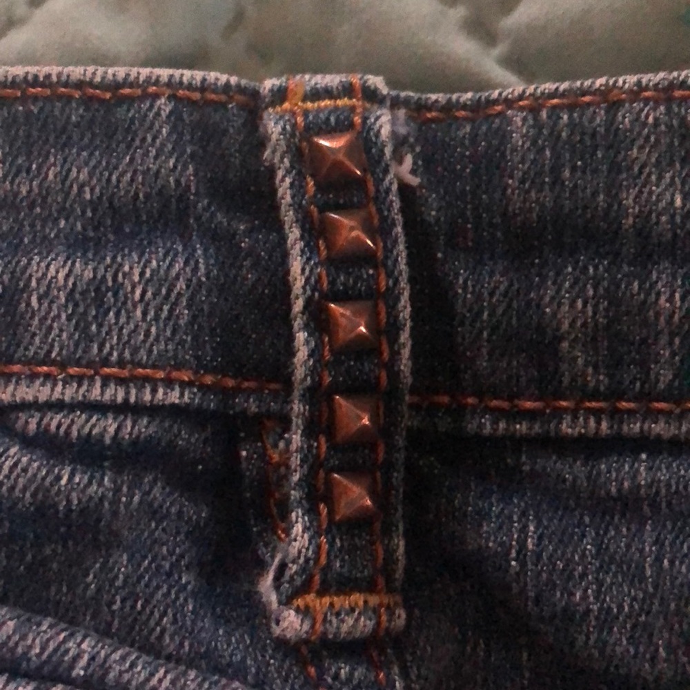 ❤️ B Venice Jean Shorts - Distressed with Studs - Picture 6 of 7